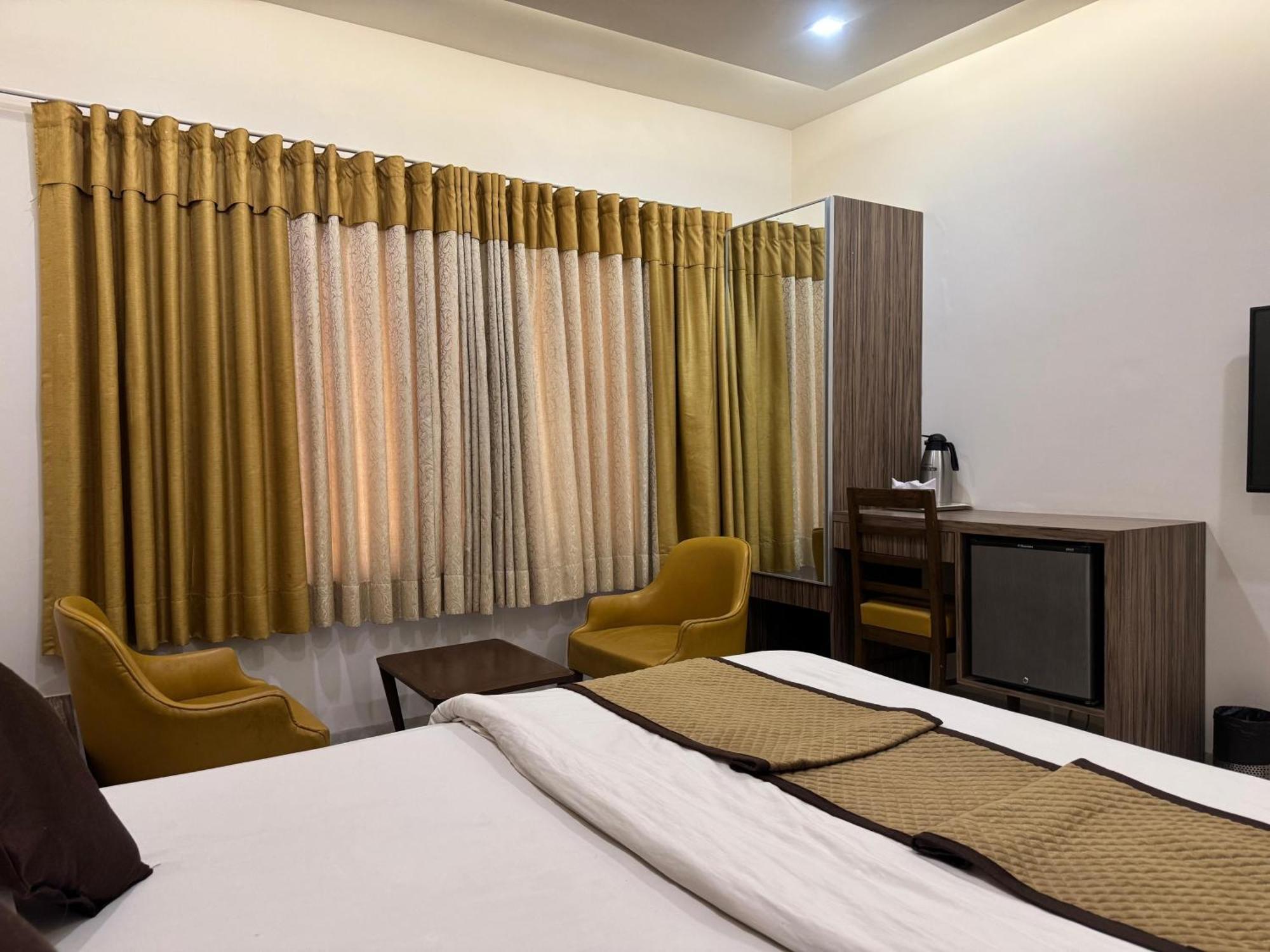 Hotel Kabir Ahmedabad Exterior photo